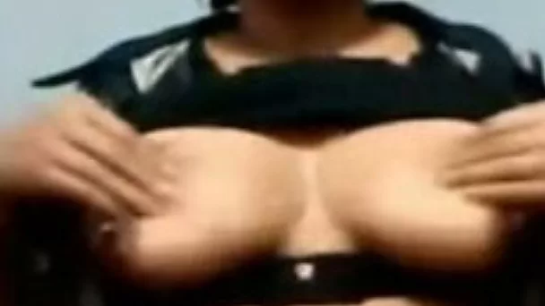 Raven haired skank shows her tits and gives me a nice view of her pussy