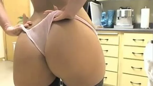 Stunningly gorgeous webcam temptress loves showing off her divine booty