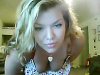 This camgirl has some curves and she knows how to masturbate seductively