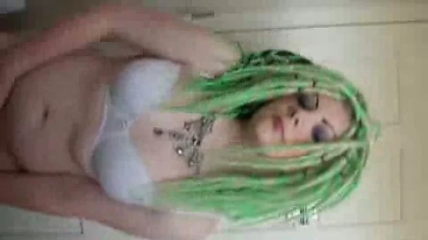 Do I look like a sexy teen alien chick with my freaky hair