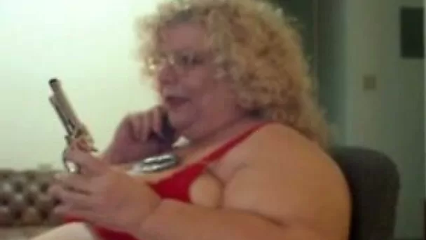 Disgusting BBW granny does some stupid shit on webcam
