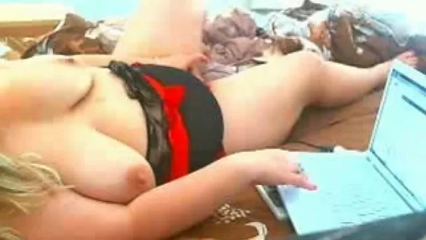 Blonde BBW ex GF fingers her cunt in homemade video
