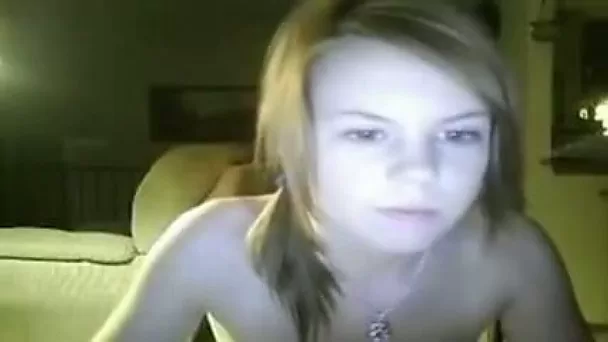 Playful webcam model knows how to entertain her online fans
