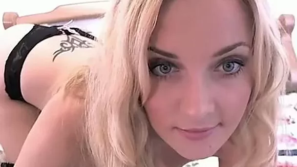 Breath-taking masturbation webcam solo with a gorgeous blonde