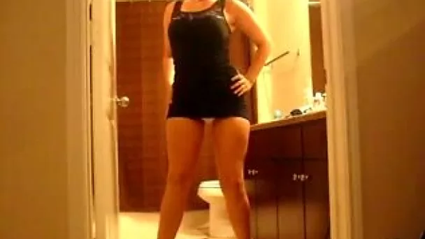 Shaking my nice booty in the treshold homemade clip