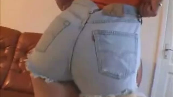Amazing homemade solo with my GF boasting of her booty