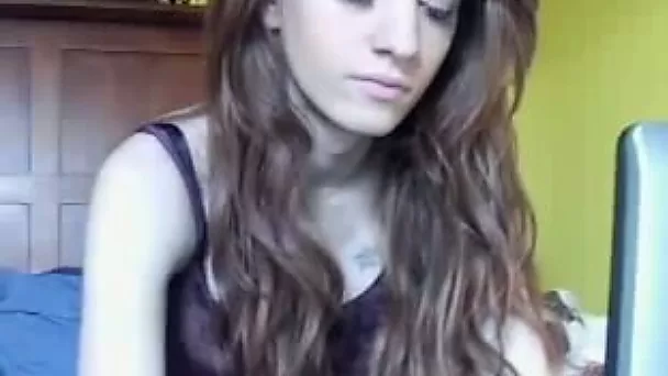 Webcam solo with a gorgeous shemale jerking her dick off