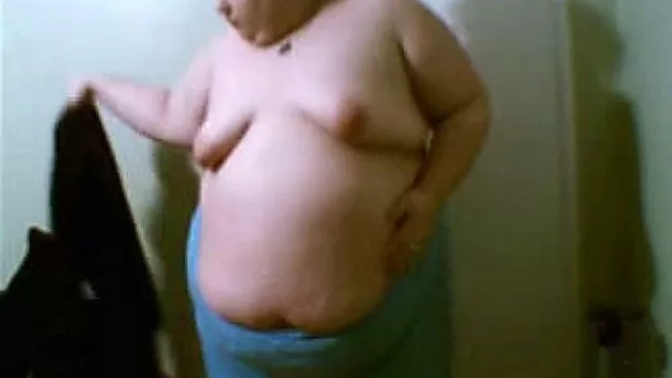 Webcam solo with an amateur fattie stripping and exposing her body