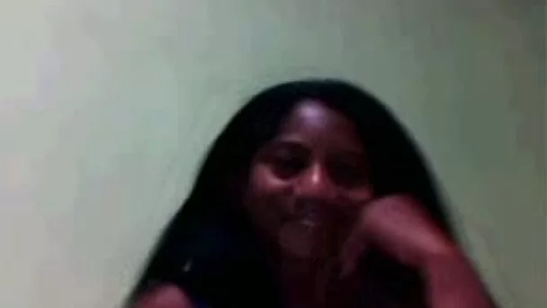 Ugly Indian chick demonstrates her juicy booty for the webcam