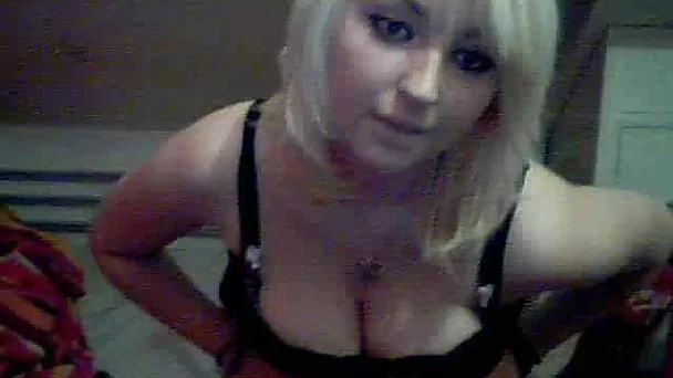 Curvy blonde webcam bitch played with dildo for me