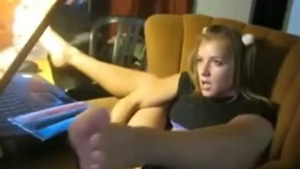 Kinky teen white slut squirts all over herself upside down