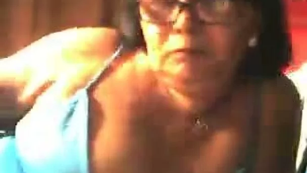 Brazilian mature lady on webcam has big boobs for show off