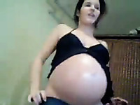 Pregnant brunette cutie fingers her pussy in webcam solo video