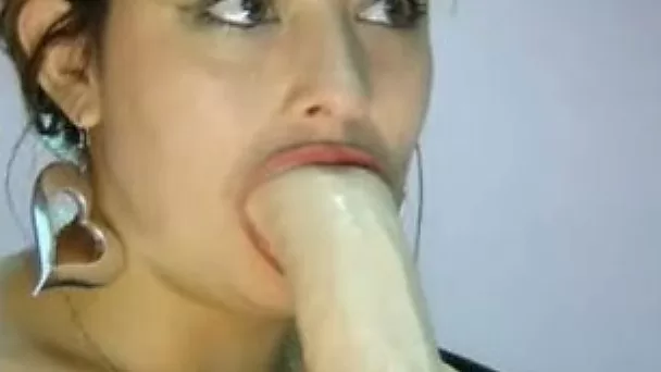 Webcam solo with an amateur slut deepthroating a dildo