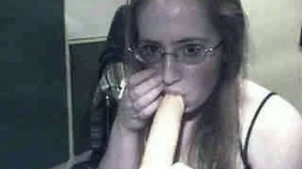 Nerdy Russian webcam girl pokes her hairy pussy with dildo