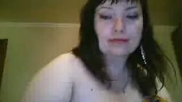 Russian brunette cougar is horny and wants to show something