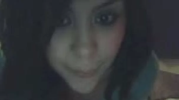 Brunette webcam girl shows her tits and fingers her pussy