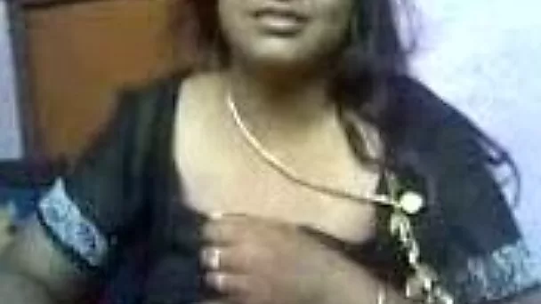 Self confident Indian MILF passionately kisses her lover