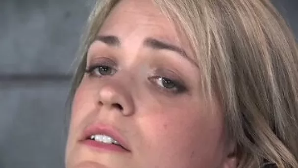 Sexy slave girl loses all her beauty in the dungeon