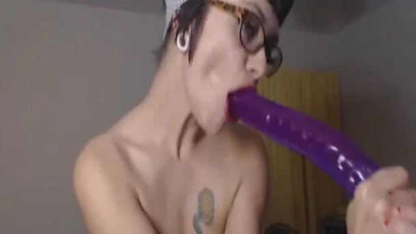 Hipster Chick With Perfect Ass Fucks Her Holes And Deep Throats Hardcore