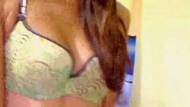 Hot and cute latina babe on webcam masturbated with me