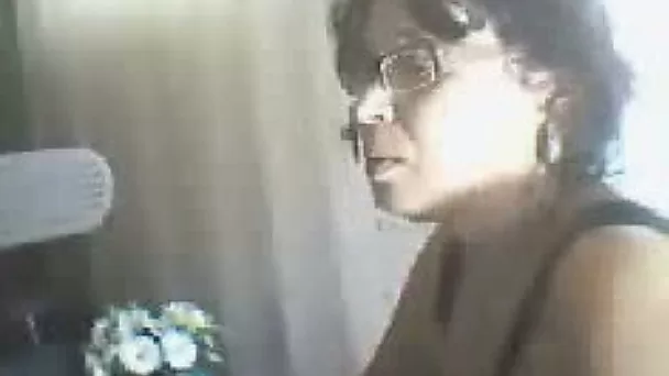 Time worn chubby mature webcam whore strokes her wet fat pussy