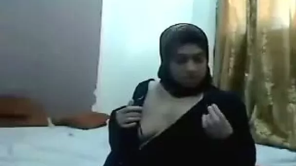 Paki hussy in a kerchief flashes her tits for the webcam