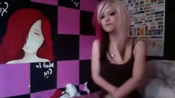 Homemade vid with blonde babe aka me stripping and showing her body