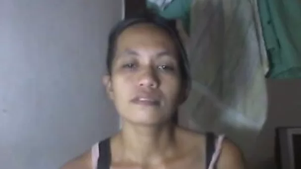 Super bosomy Filipina mom strips and boasts of her big naturals