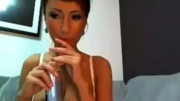 Webcam video with a tanned amateur gal boasting of her body