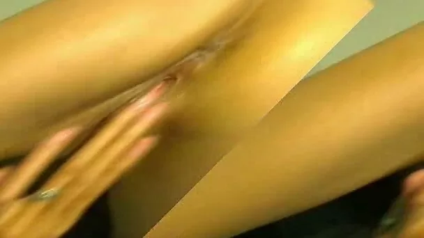 One of the best shaved tight pussies on the webcam