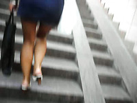 Filming business lady's upskirt while going to work at the subway