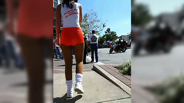 Two young waitresses from Hooters flaunts their asses in orange shorts
