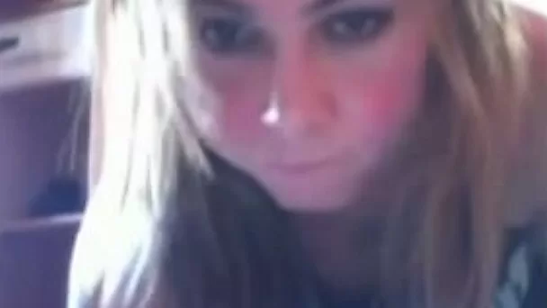 Steamy webcam performance with TS hottie showing her butt and tits