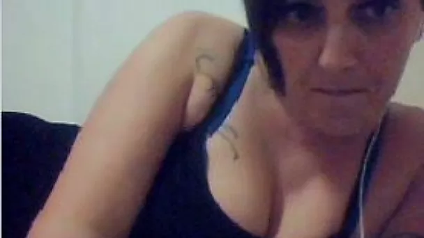 Filthy white cougar in sexy blue lingerie seduces on webcam