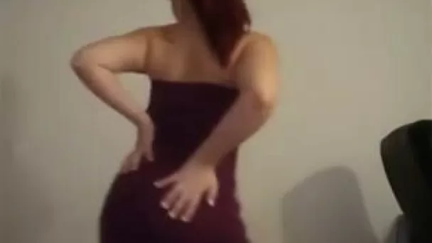 Juicy thick white ass of a PAWG wiggling on webcam