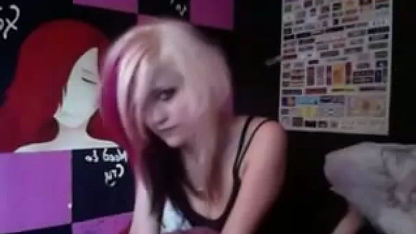 Sexy blonde livecam model showing off herself nude
