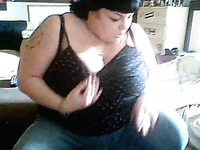 Hefty brunette BBW webcam chick shows me her giant butt