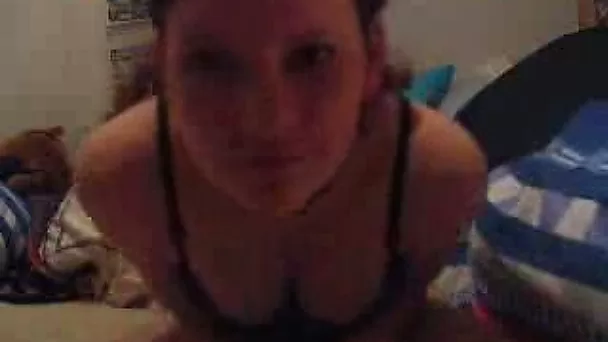 Skanky redhead bitch on the webcam decided to masturbate for me