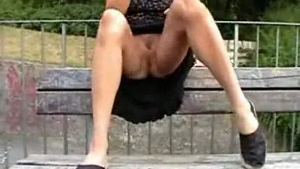 I asked my girlfriend to flash her pussy in a public place