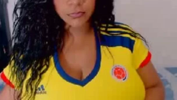 Stunning curly Latina webcam beauty brags of her gorgeous huge boobies