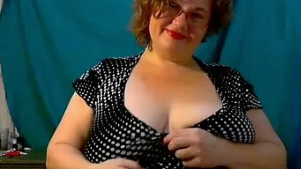 Voluptuous redhead milf lady uses Hitachi to please herself