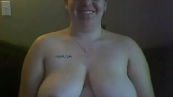 Old fatheavy bitch on webcam still likes to play with herself