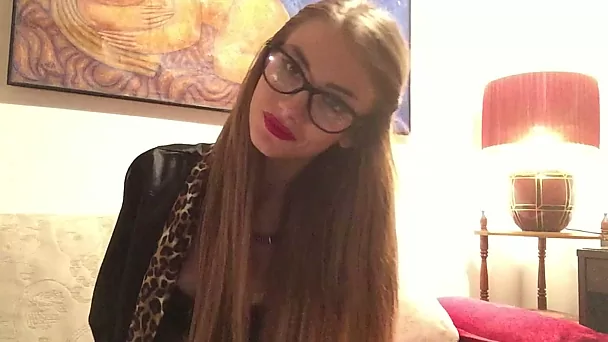 Huge dildo gives pretty teen orgasm