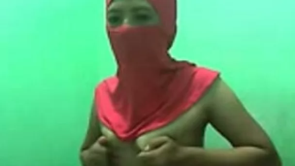 Kinky slender amateur nympho in pink scarf flashes her natural titties