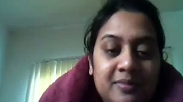 Chubby amateur Desi fatso brags of her big boobies in front of webcam