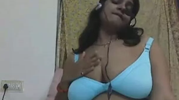 Huge breasted webcam Indian nympho plays with her melons