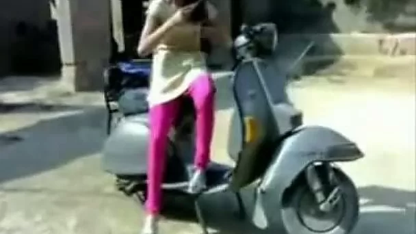 Stunning pick up Indian girl ready to spread her legs on cam
