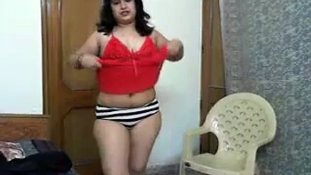 Chunky and horny Indian lady on webcam flashes her body nude