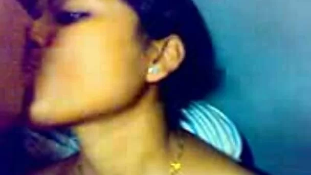 Stunning amateur Indian beauty opens her legs for her man